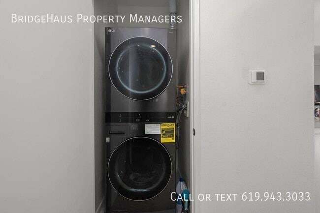 Building Photo - 5480 Seacliff Pl