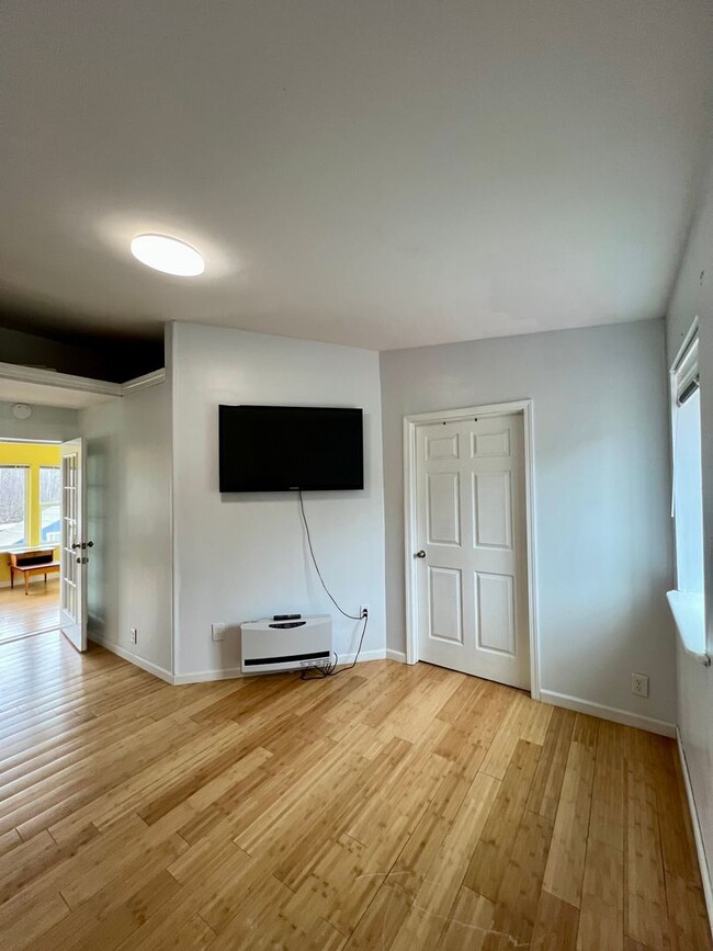 Building Photo - Charming 3-Bedroom Home in Fairbanks / Pet...