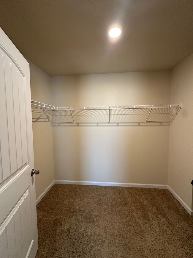 Building Photo - 4 Bedroom home in Gainesville!