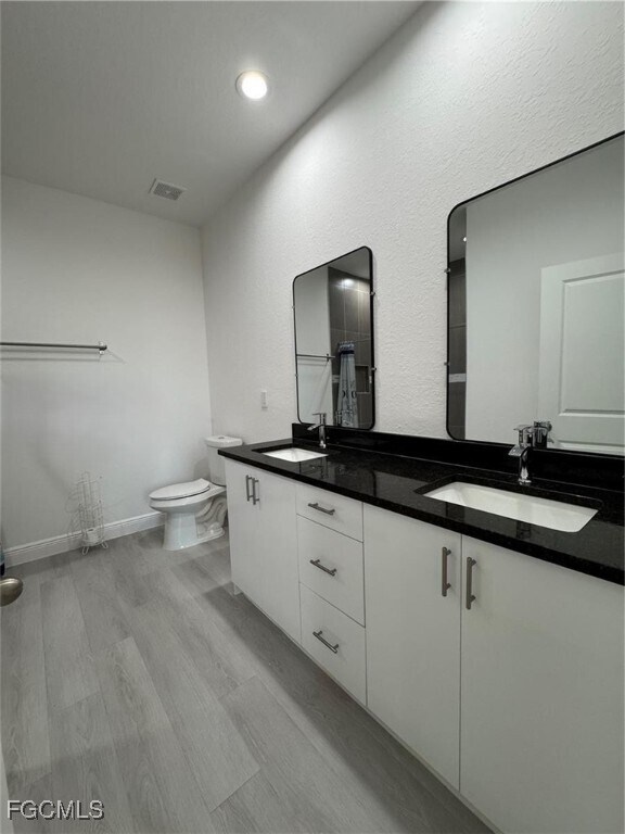 Building Photo - 6018 Acorn Cir