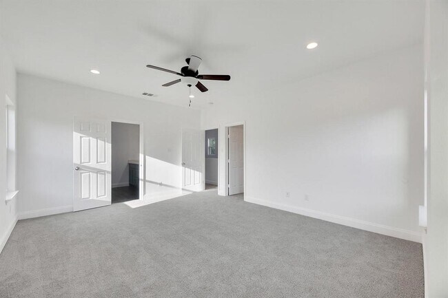 Building Photo - 3720 Washington St