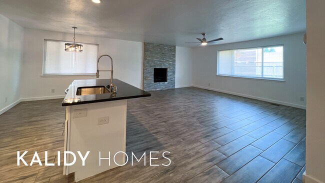 Building Photo - 702 Amity Ln