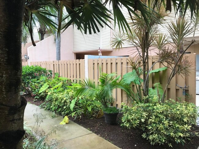 Building Photo - 600 Executive Center Dr