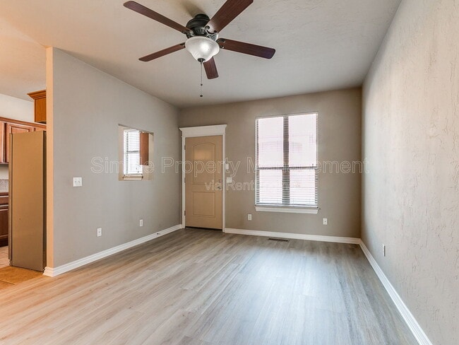 Building Photo - 1812 E Alameda St