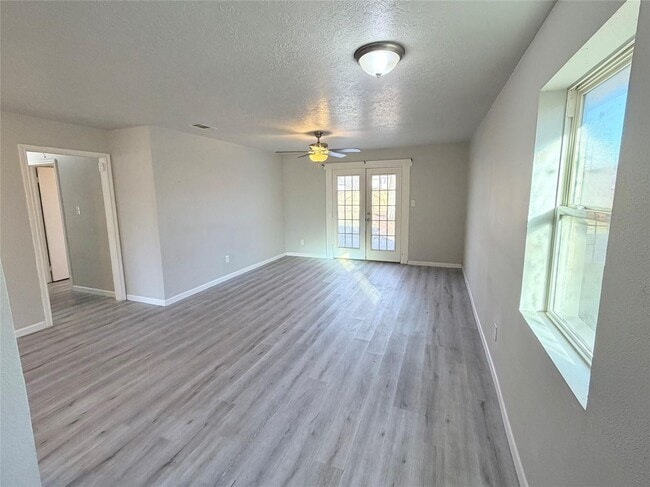 Building Photo - 214 S Texas St