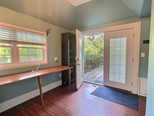 Building Photo - 339 Charleston St SE