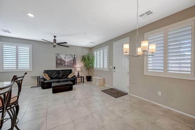 Building Photo - Modern 3 Bedroom Townhouse near Blue Diamond