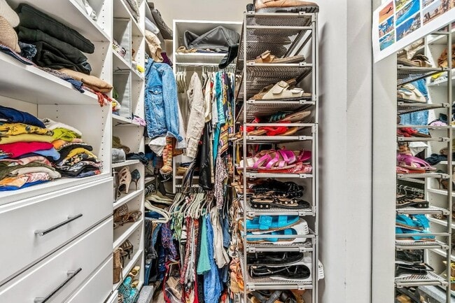 Building Photo - 114 Carmela Ct