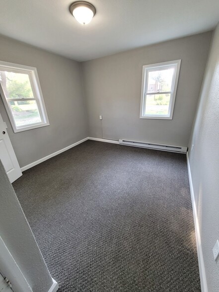 Building Photo - 1301 Iowa Ave SE