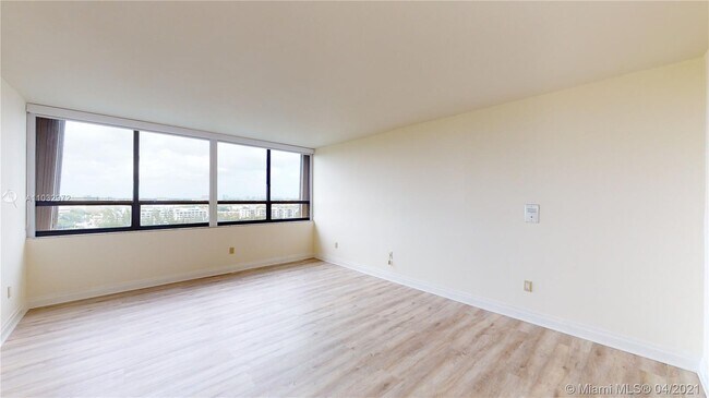Building Photo - 11113 Biscayne Blvd