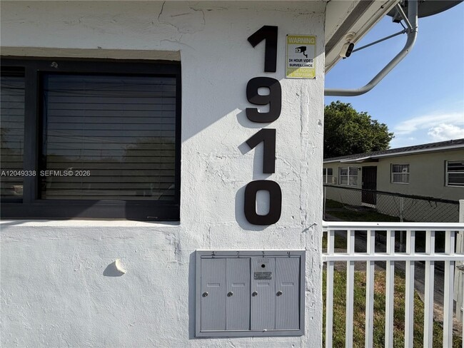 Building Photo - 1910 NW 31st St