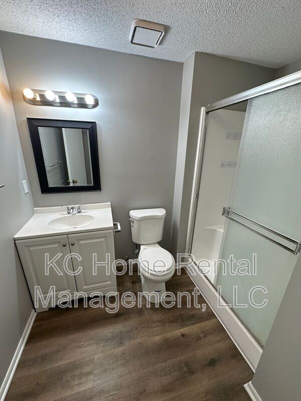 Building Photo - 433 Lee Dr