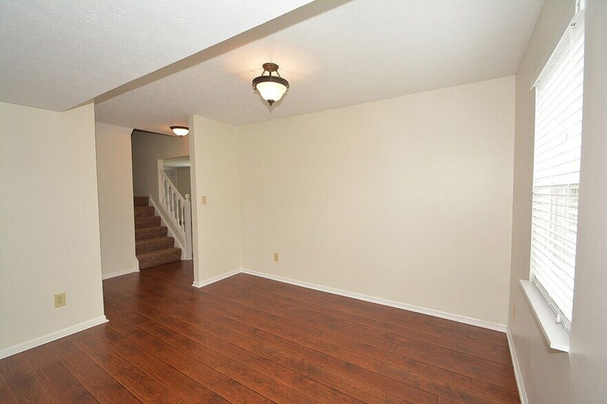 Building Photo - 453 Yorktown Ln