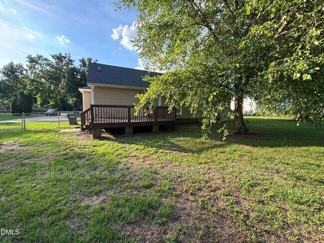 Building Photo - 170 Devin Dr
