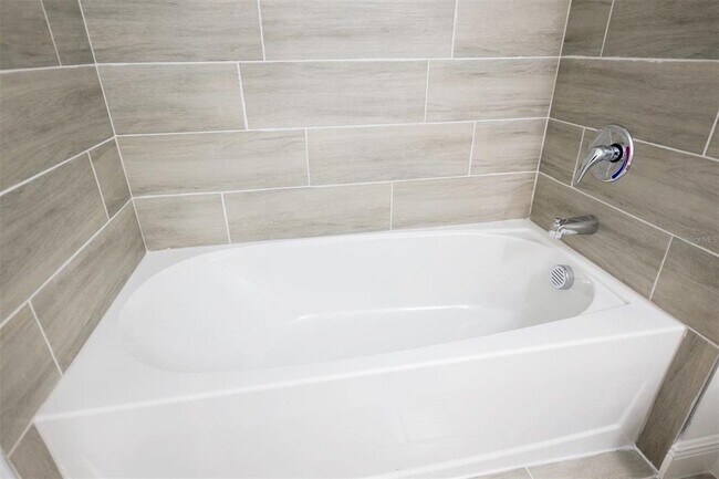 Building Photo - 1736 Pacific Rd