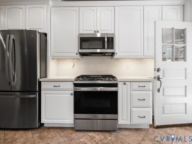 Building Photo - 3319 W Grace St