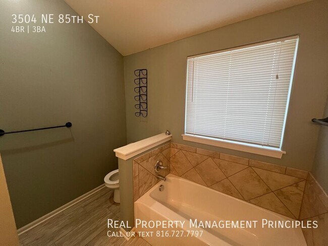 Building Photo - 3504 NE 85th St