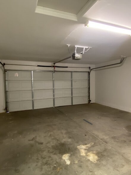 Building Photo - 45462 W Tulip Ln