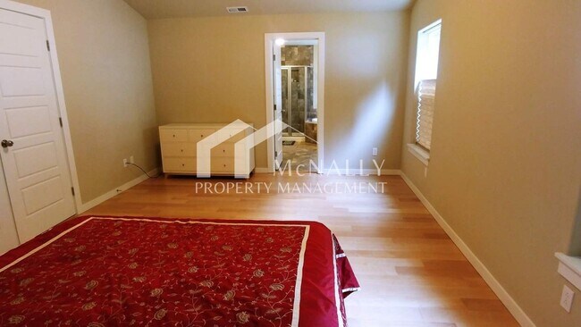 Building Photo - Beautiful Furnished Home in University Place