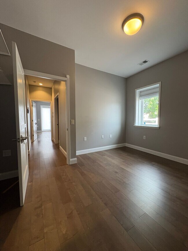 Building Photo - Welcome to your new home in the heart of S...