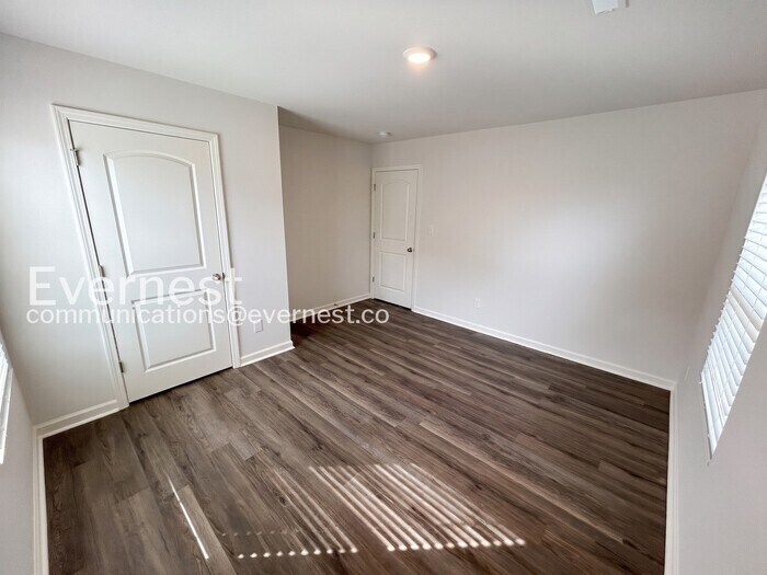 Building Photo - 209 Maple Spring Trl
