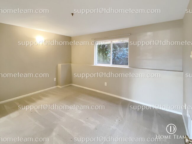 Building Photo - Luxurious 1-Bedroom Condo with Scenic Views and Modern Amenities in Bellevue, WA!