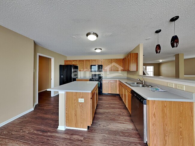 Building Photo - 5862 N Quincy Dr