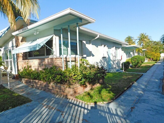 Building Photo - 1247 Marseille Dr