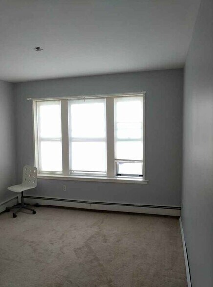 Building Photo - 509 Pleasant St