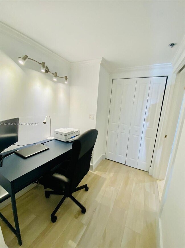 Building Photo - 251 Crandon Blvd