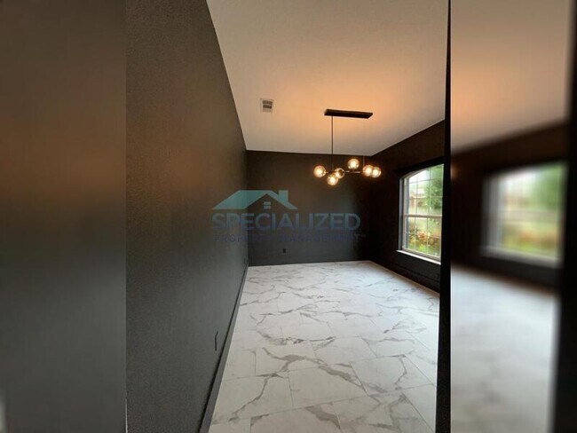 Building Photo - 8131 Vineland Oaks Blvd