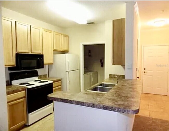 Building Photo - 10209 Courtney Palms Blvd