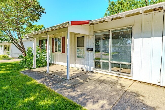 Building Photo - 2310 Sequoya Dr