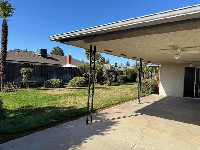 Building Photo - 6517 N San Pedro Ave