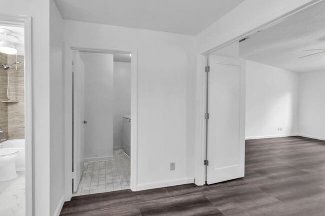Building Photo - 6813 Via Regina