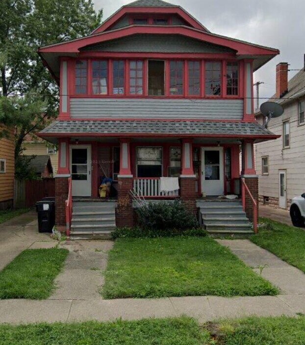 Building Photo - Bright & Airy 2-Bedroom Upper Unit
