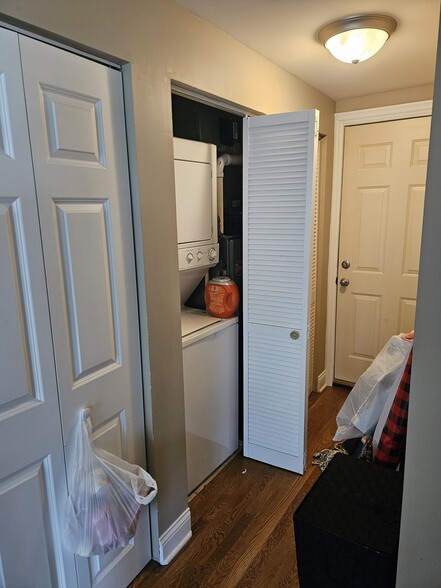 Laundry - 6503 N Mozart St