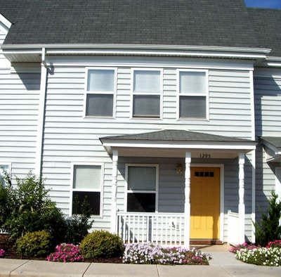 Primary Photo - 3 Bedroom, 2.5 Bath Townhouse for Rent