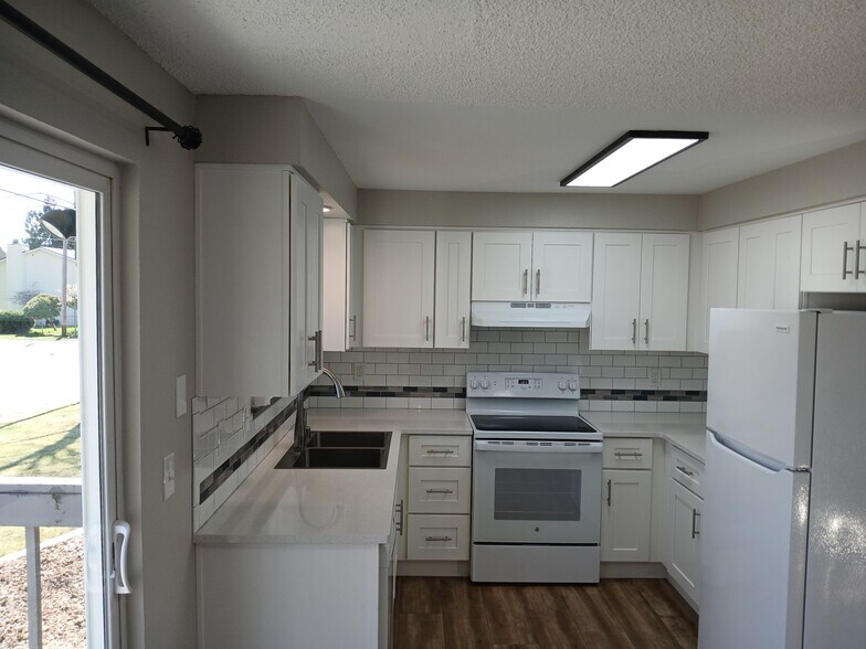 Building Photo - 1827 E Glass Ave