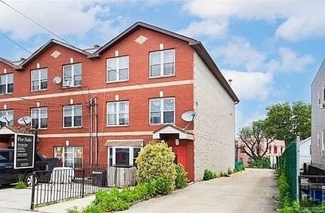 Building Photo - FOUNTAIN AVENUE