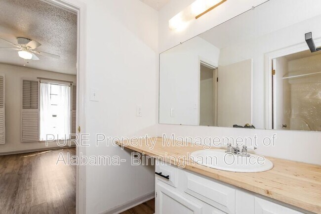 Building Photo - 6107 Crest Green Rd