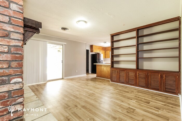 Building Photo - 1166 Bassett Dr