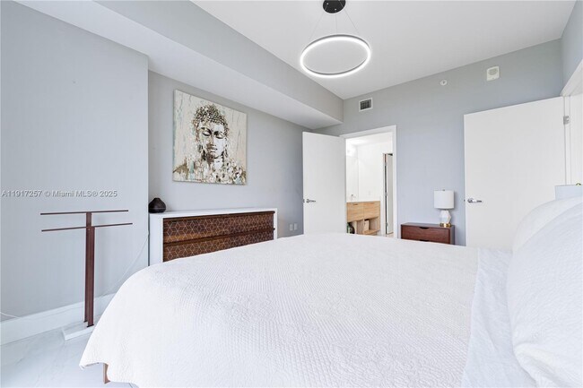 Building Photo - 16385 Biscayne Blvd