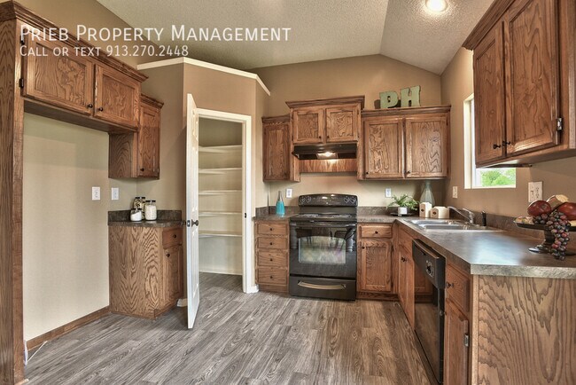 Building Photo - 524 N Walnut St