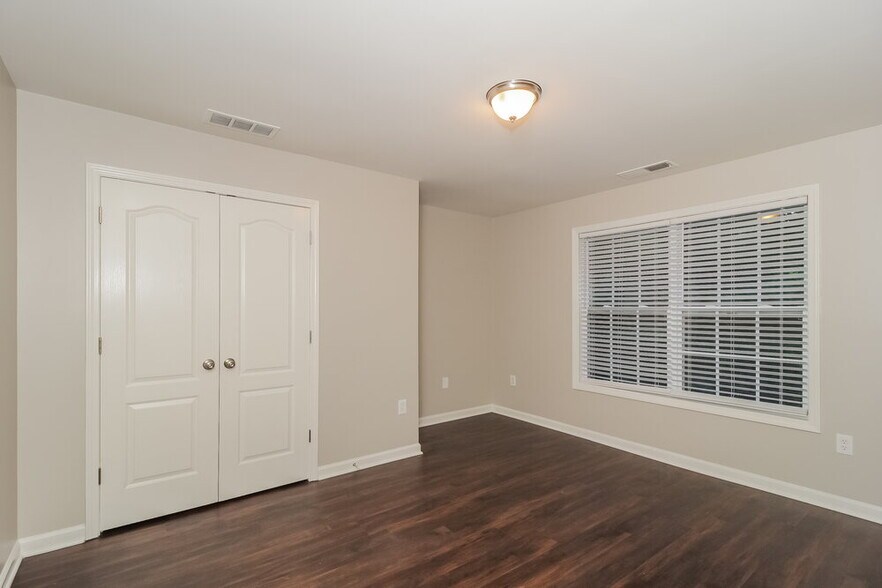 Building Photo - 42 Brookvalley Ct W