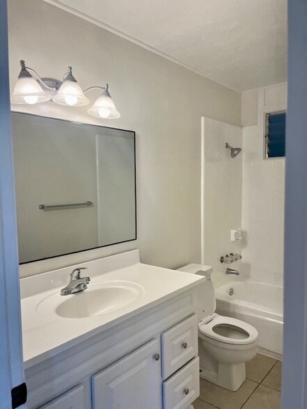 New vanity - 15-647 Puni Mauka Loop N