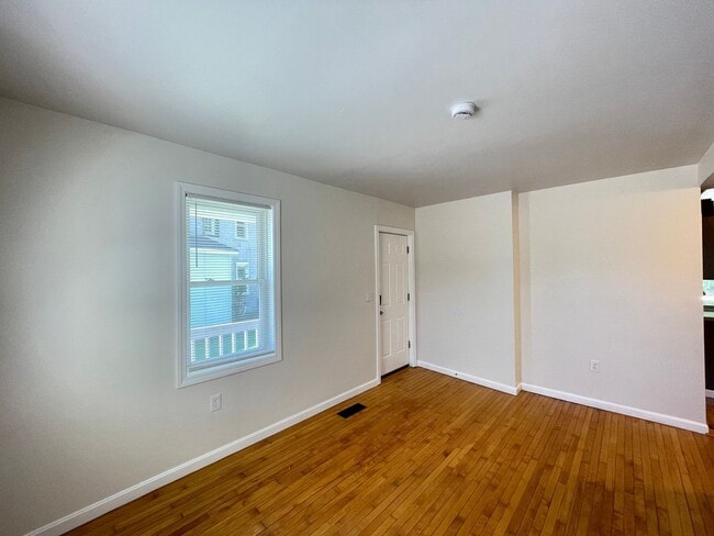 Building Photo - 31 Front St