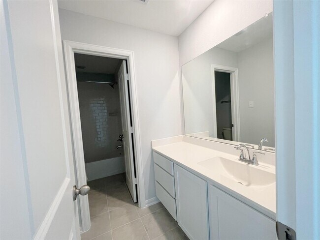 Building Photo - 208 Salange Ln