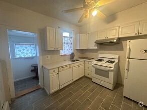 Building Photo - 3 Bedrooms, 1.5 Bathrooms, Single Family H...