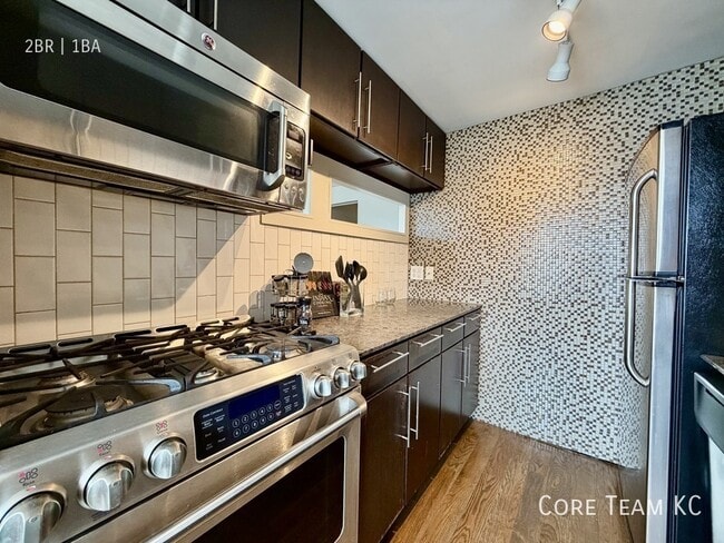 Building Photo - 1020 W 44th St